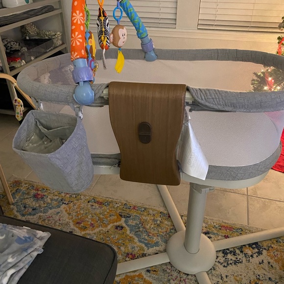 Halo bassinet , mamaroo and dockatot - Picture 4 of 8